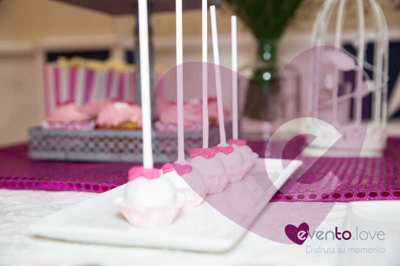 cakepops rosados ​​y blancos para baby shower y bautizo